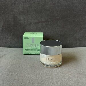 Clinique Moisture Surge 100H Auto-Replenishing Hydrator Moisturizer